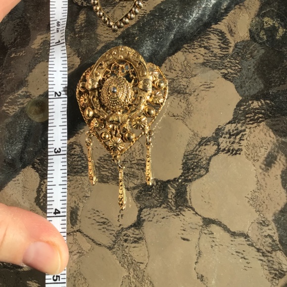 Two Gold Heart Brooches - Picture 6 of 6